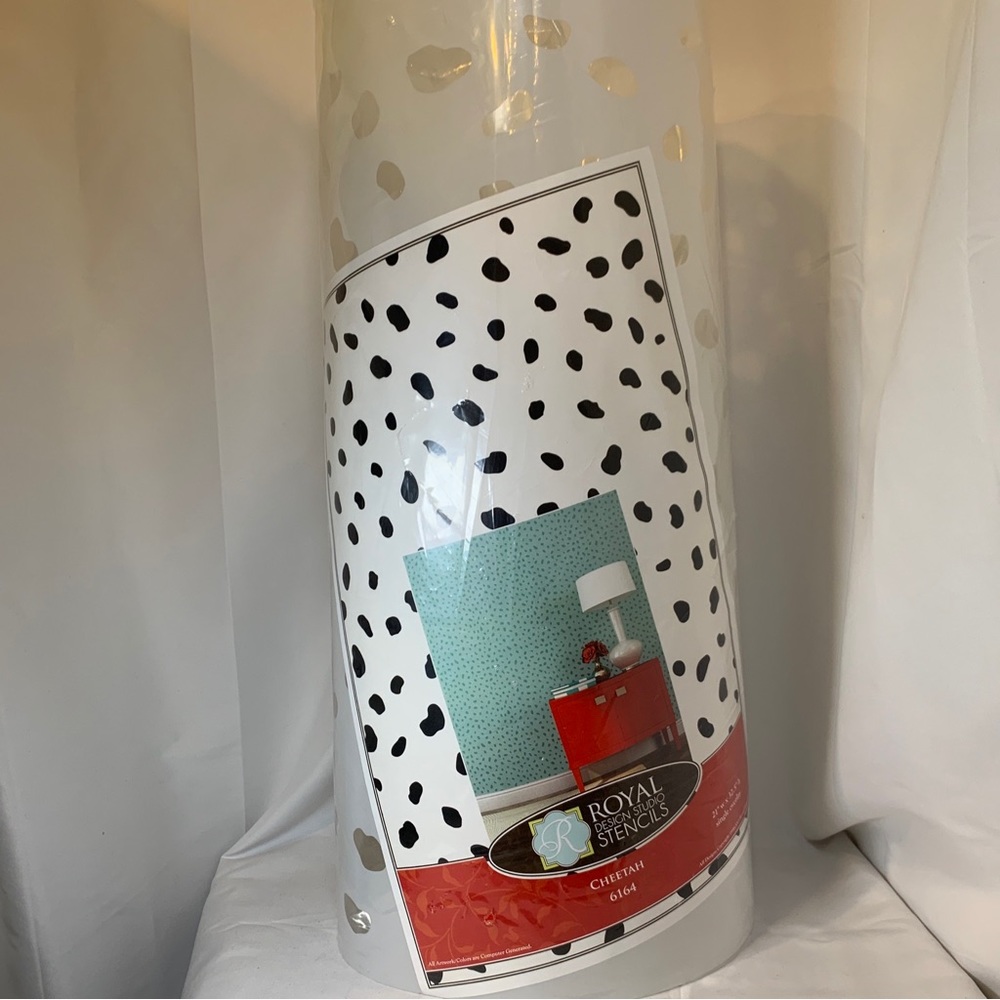 Royal Design Studio Cheetah Stencil for wall or fabric art - Picture 5 of 7